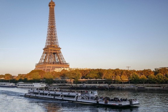 Location de péniche à Paris pour un anniversaire : toutes les choses à savoir