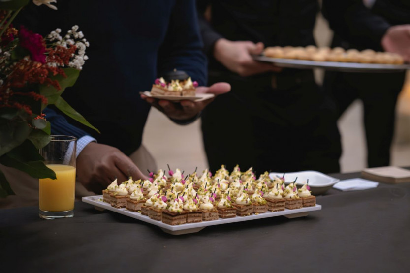 L’apéro dînatoire : l’art de recevoir à la française