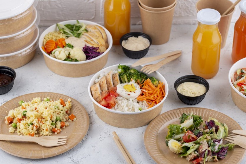Les plateaux repas écologiques : une solution durable pour vos déjeuners au travail